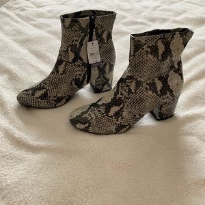 Women’s Fashion Snakeskin Boot Bootie Heel
